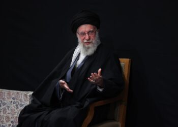 Leader attends mourning ceremony for Hazrat Zahra (SA)