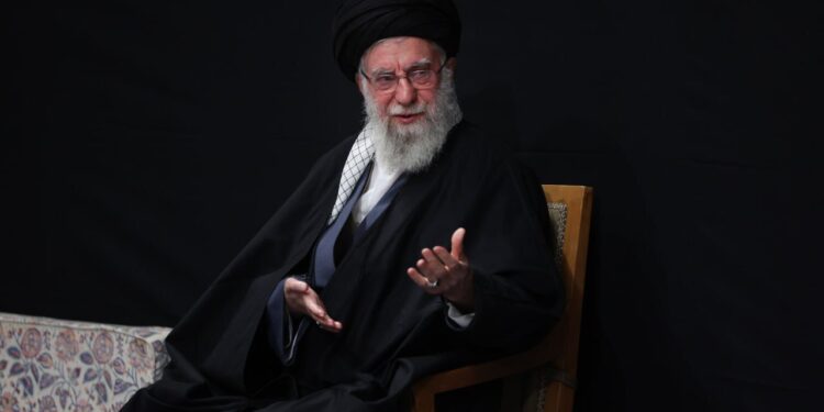 Leader attends mourning ceremony for Hazrat Zahra (SA)