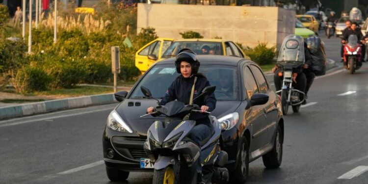 Behrouz-Azar: The Government Is Following Up on Issuing Motorcycle Licenses for Women
