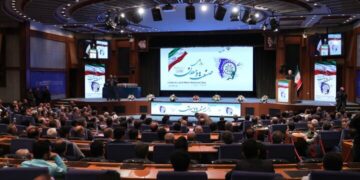 Pezeshkian Vows Diplomatic Resistance, Warns Against Undermining National Unity